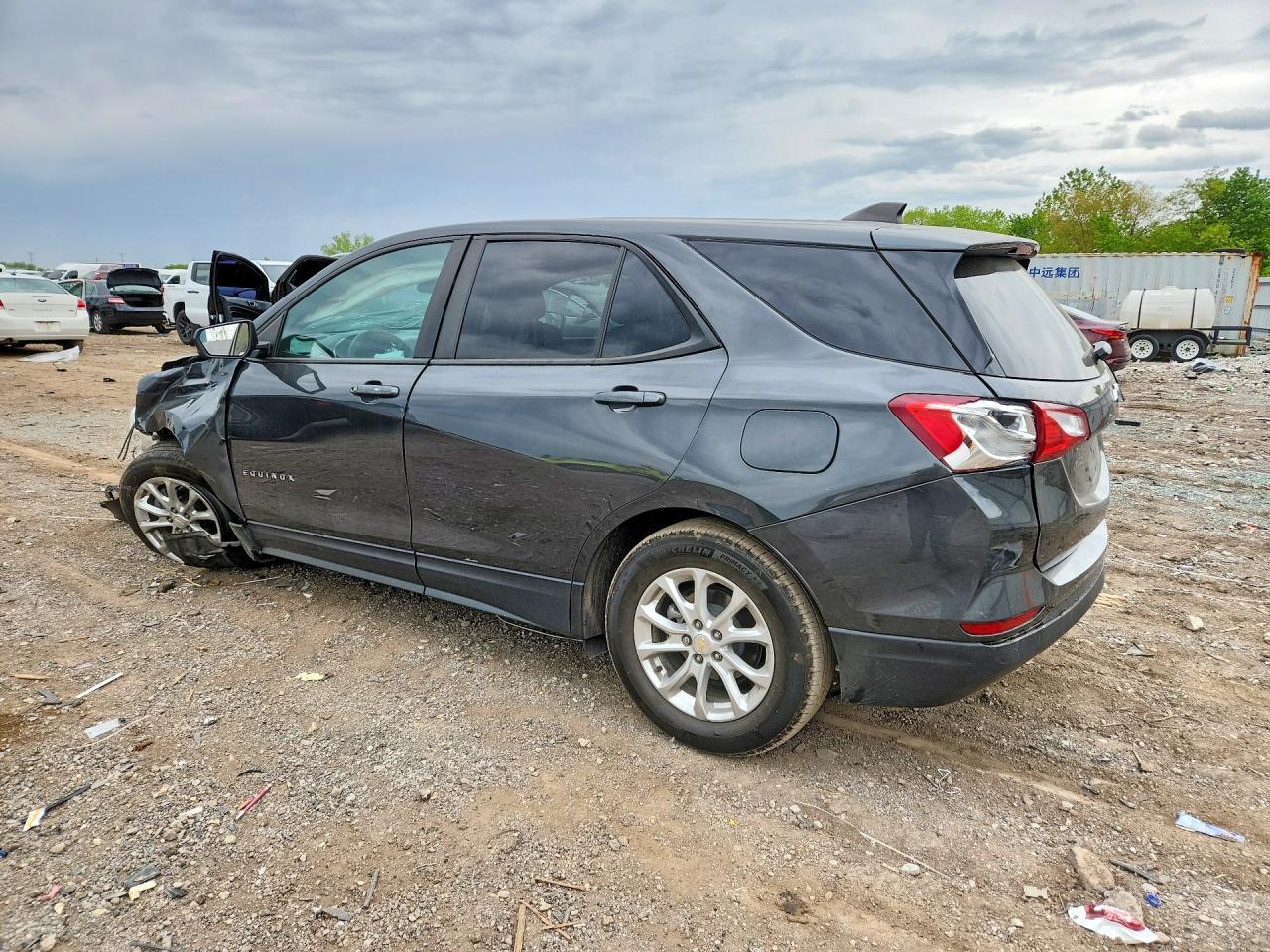 2021 Chevrolet Equinox Ls - Image 2