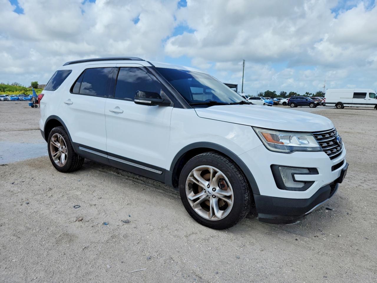 2016 Ford Explorer Xlt - Фото 4