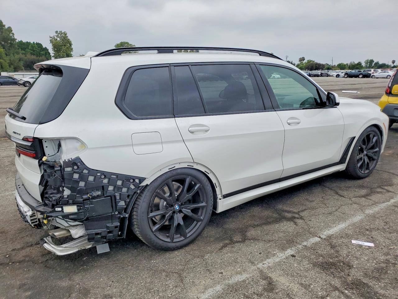 2026 BMW X7 xDrive40I - Image 3