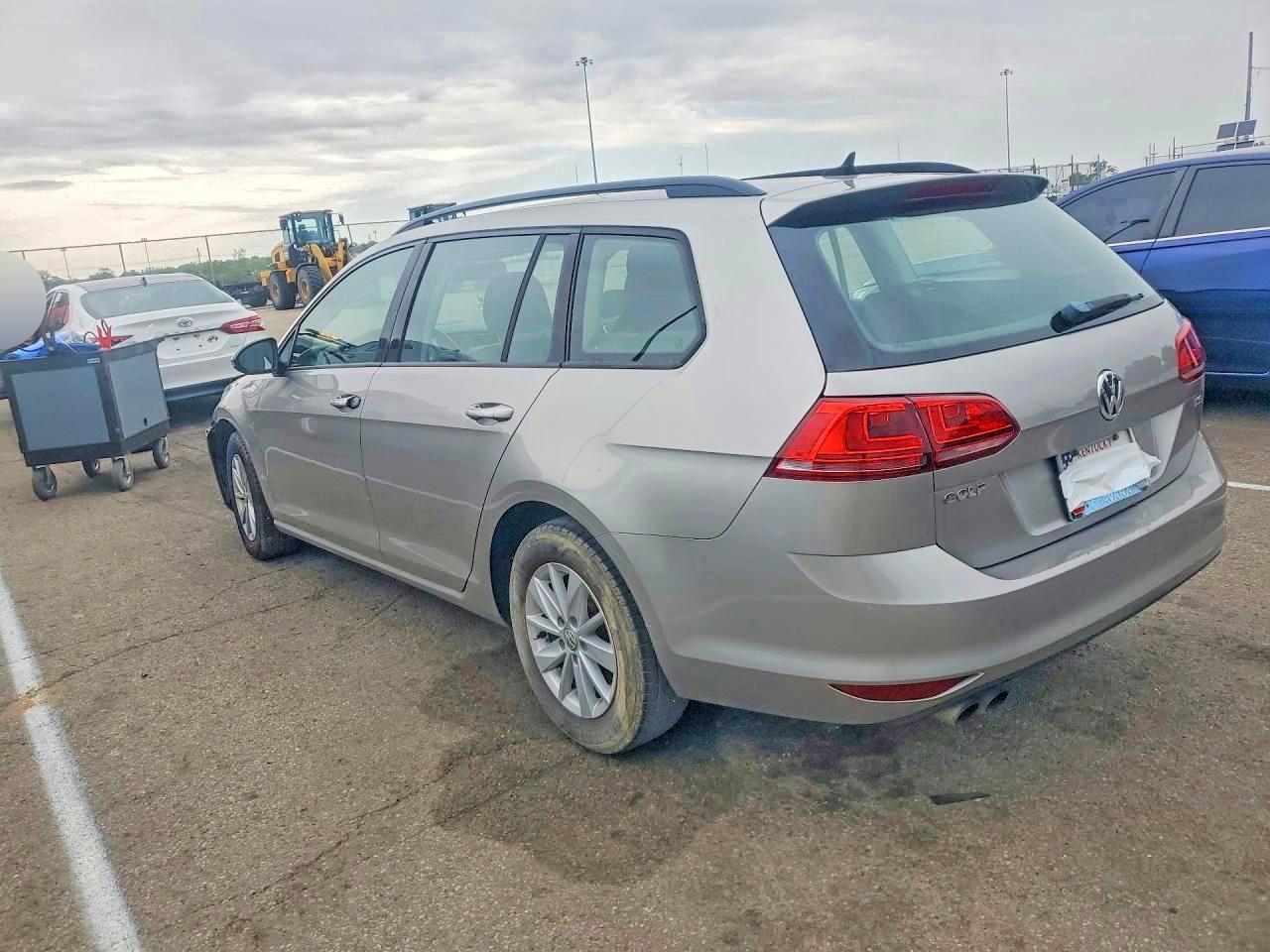 2016 Volkswagen Golf Sportwagen S - Image 2