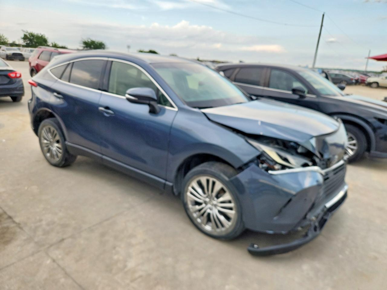 2021 Toyota Venza Xle - Image 4