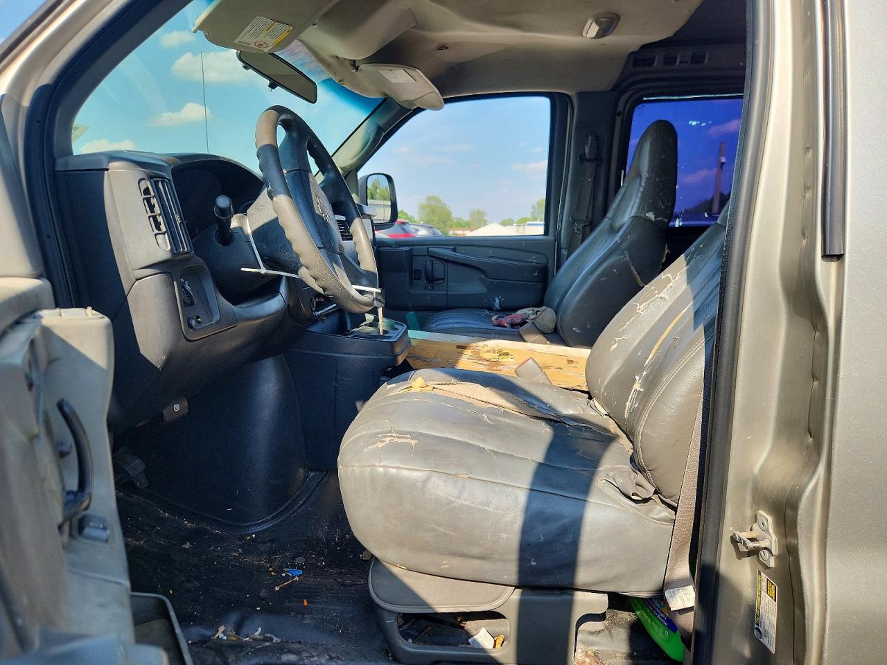 2004 Chevrolet Express G1500 - Фото 7