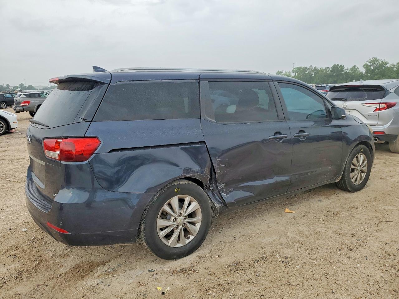 2016 Kia Sedona Lx - Image 3