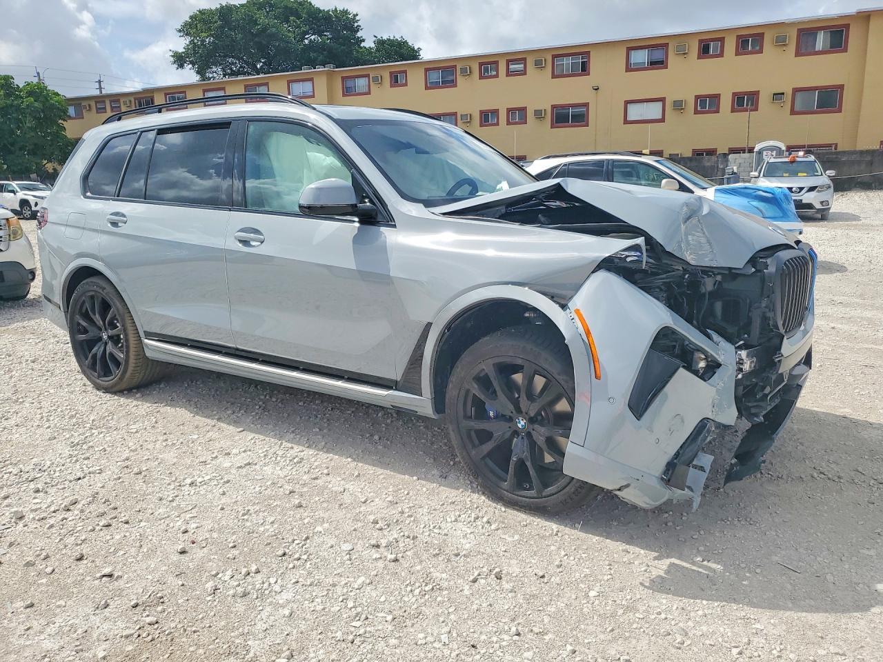 2026 BMW X7 xDrive40I - Image 4
