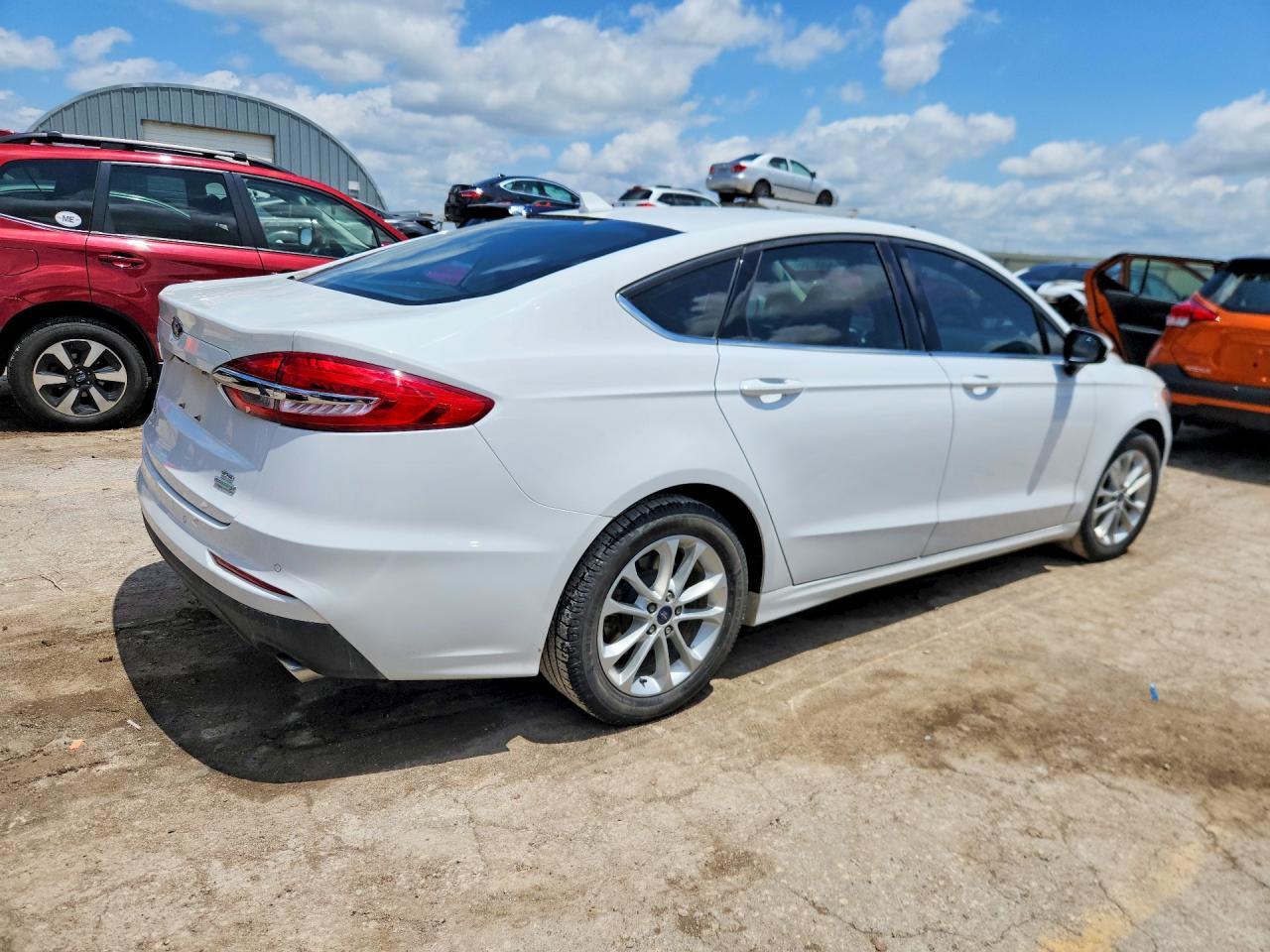 2020 Ford Fusion Se - Фото 3