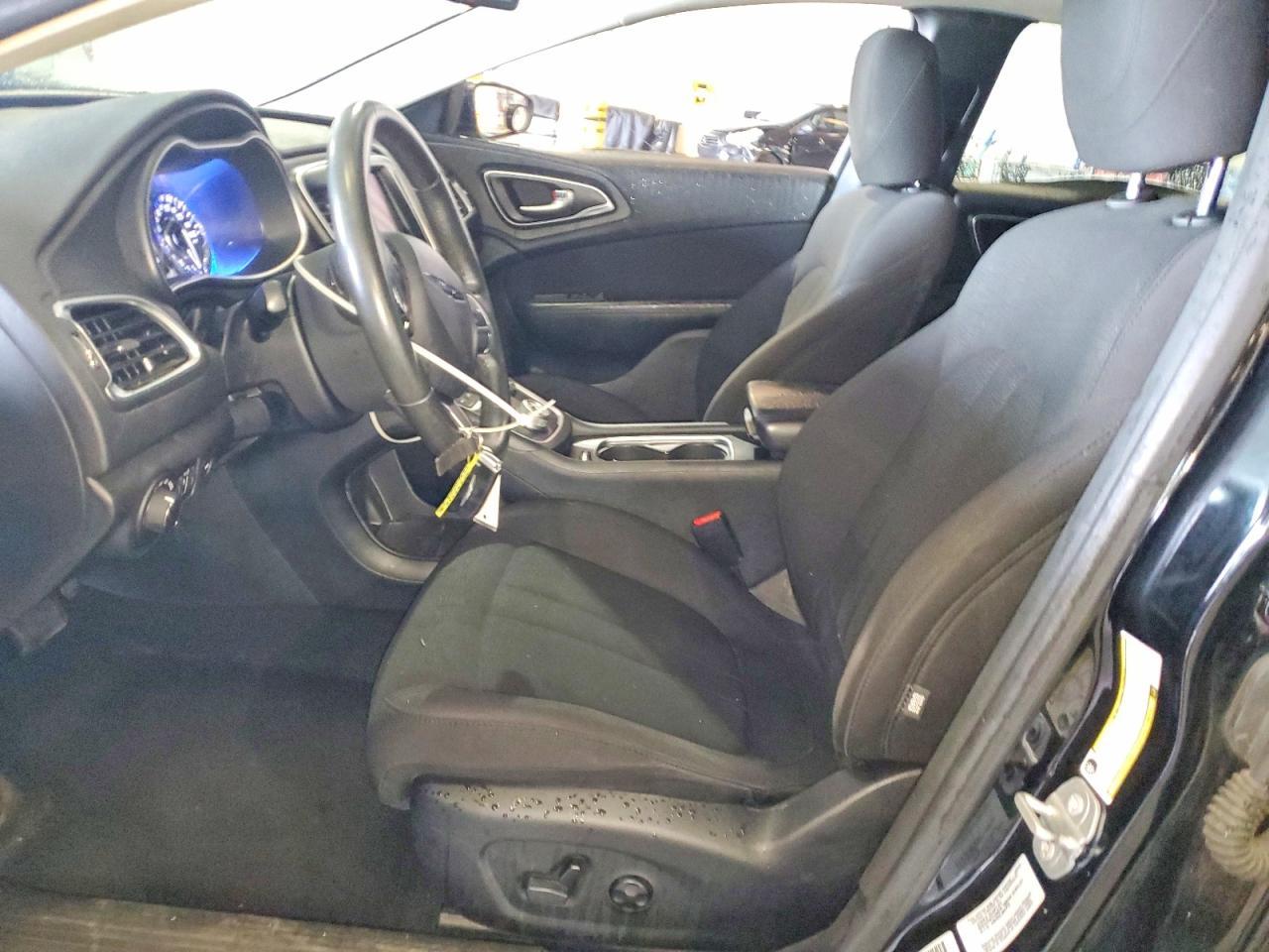 2016 Chrysler 200 Limited - Image 7