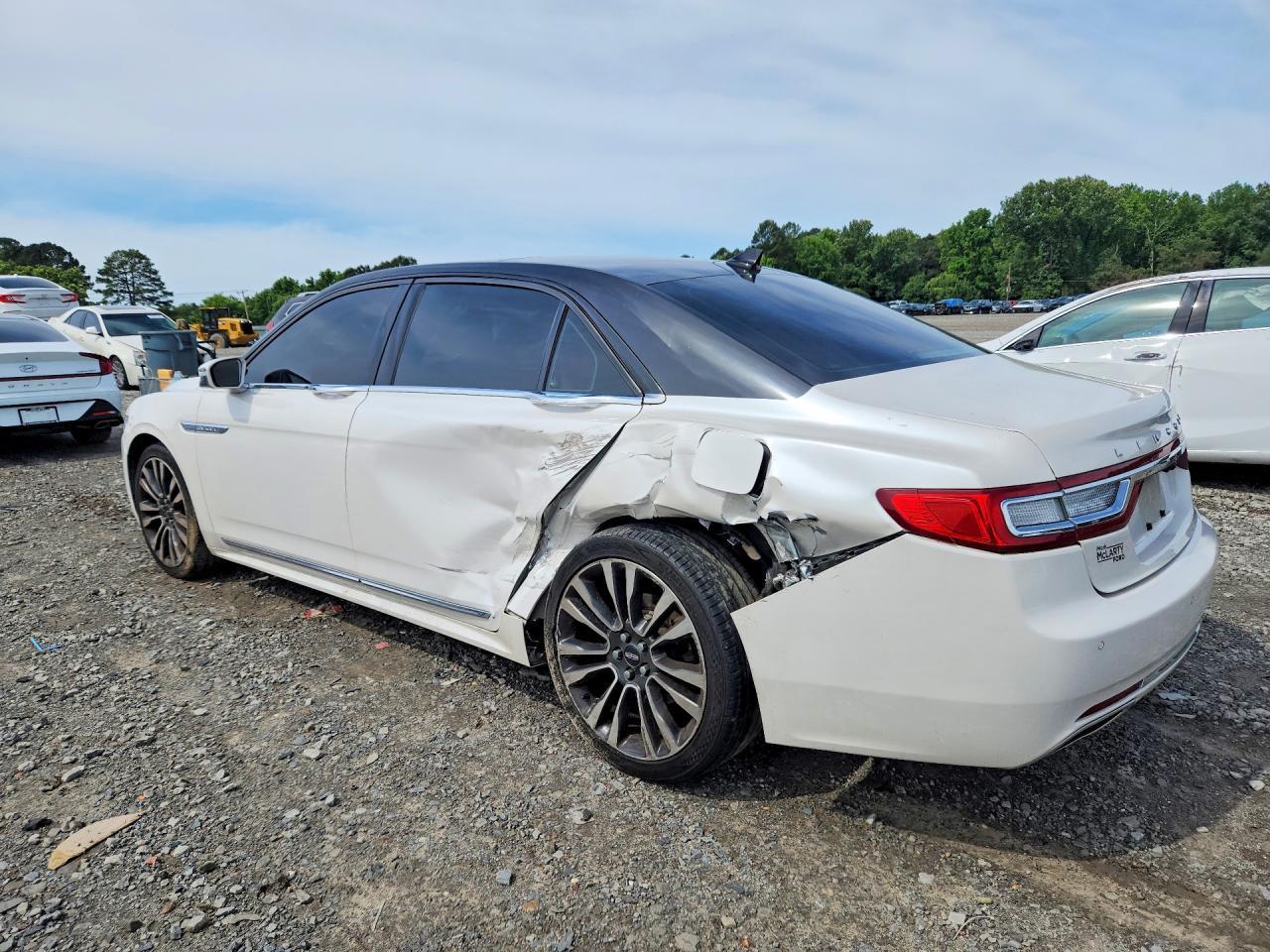 2018 Lincoln Continental Select - Image 2