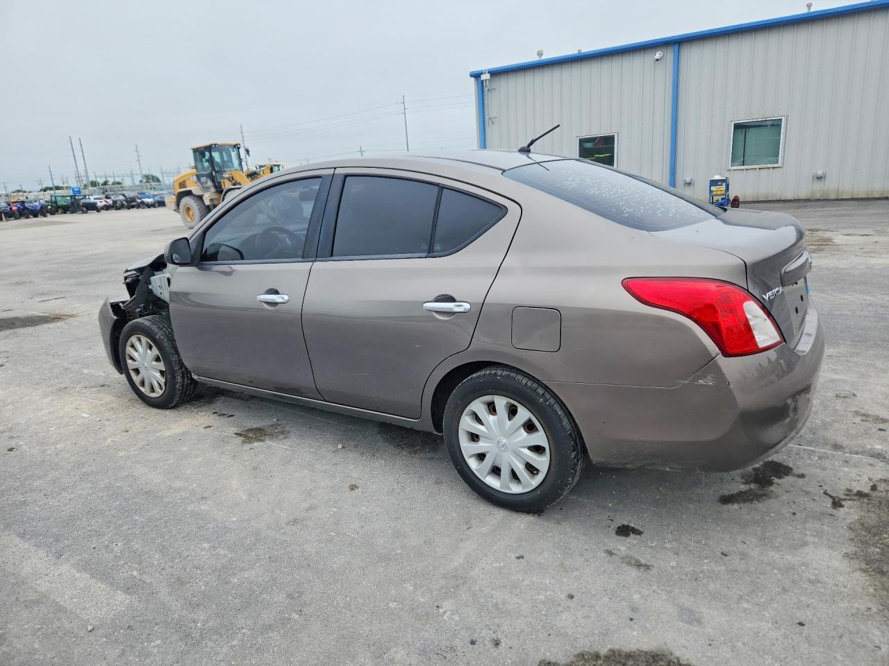 2012 Nissan Versa 1.6 S - Фото 2