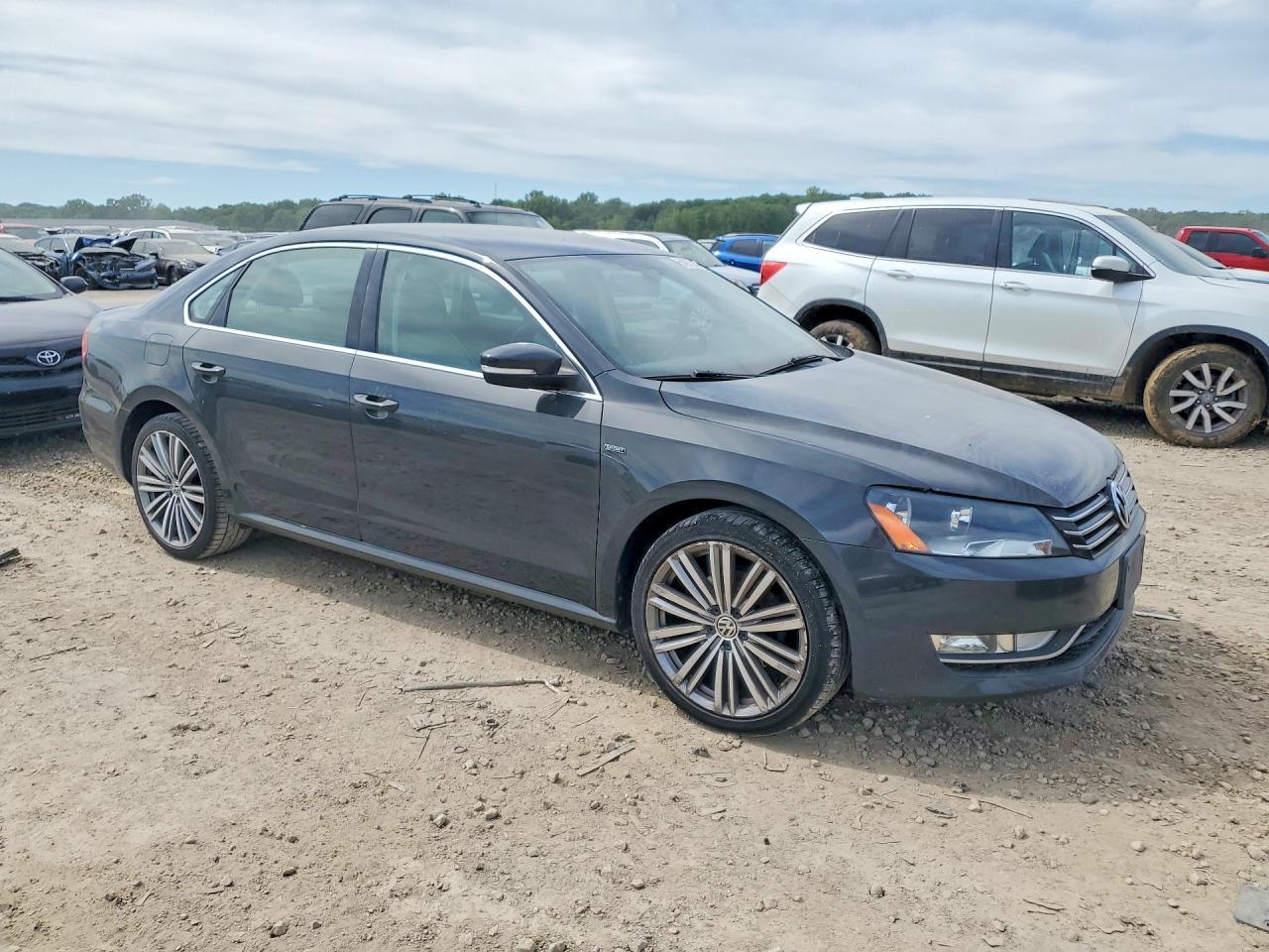 2015 Volkswagen Passat Se - Фото 4