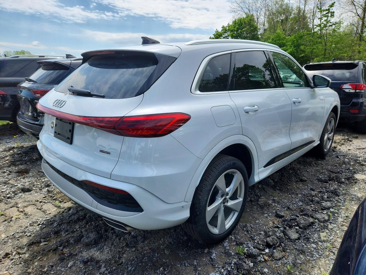 2025 Audi Q5 - Image 3