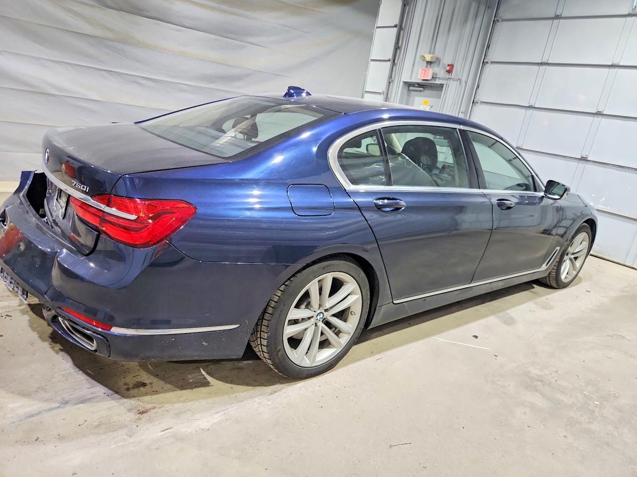 2019 BMW 750 Xi - Image 3