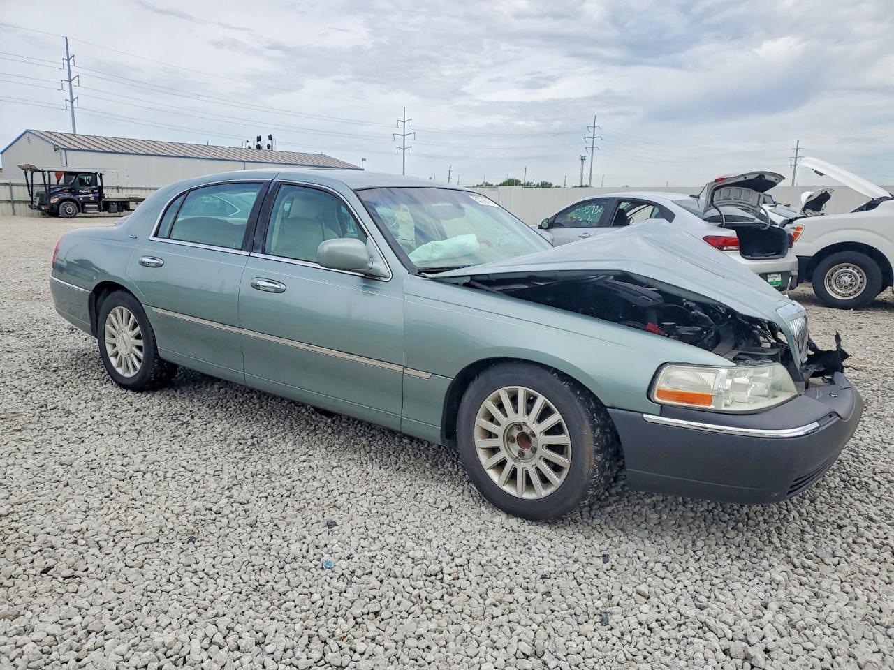 2004 Lincoln Town Car Ultimate - Фото 7