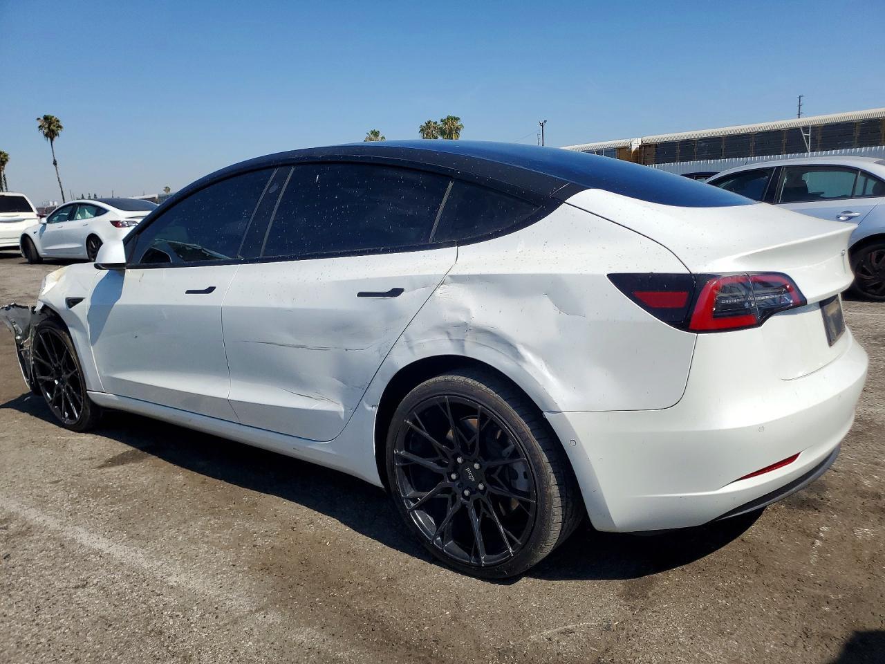 2022 Tesla Model 3 - Фото 2