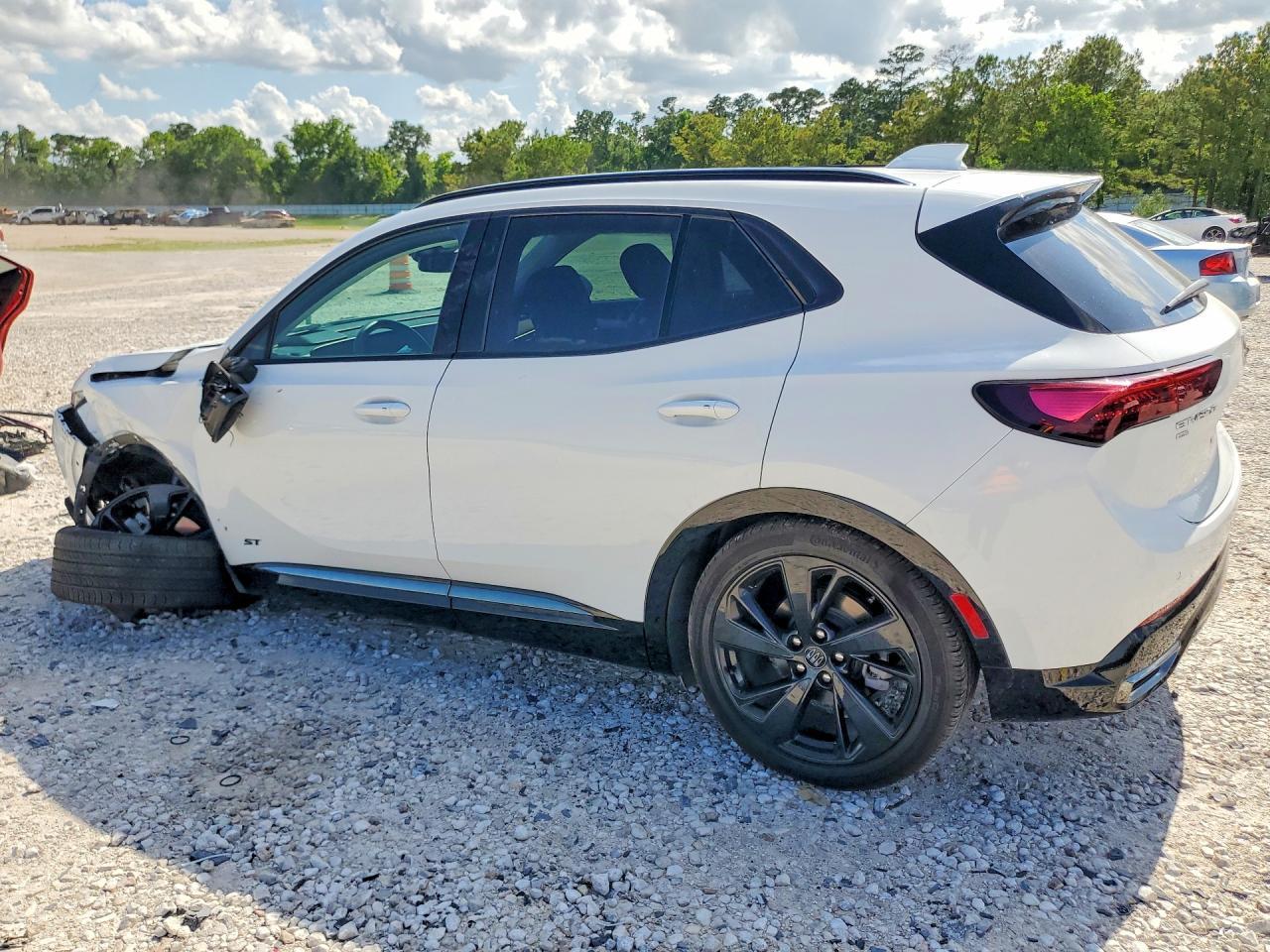 2024 Buick Envision Essence - Image 2