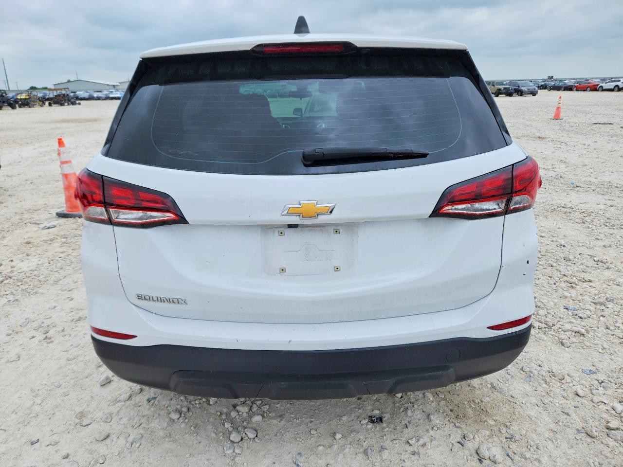 2022 Chevrolet Equinox Ls - Image 6