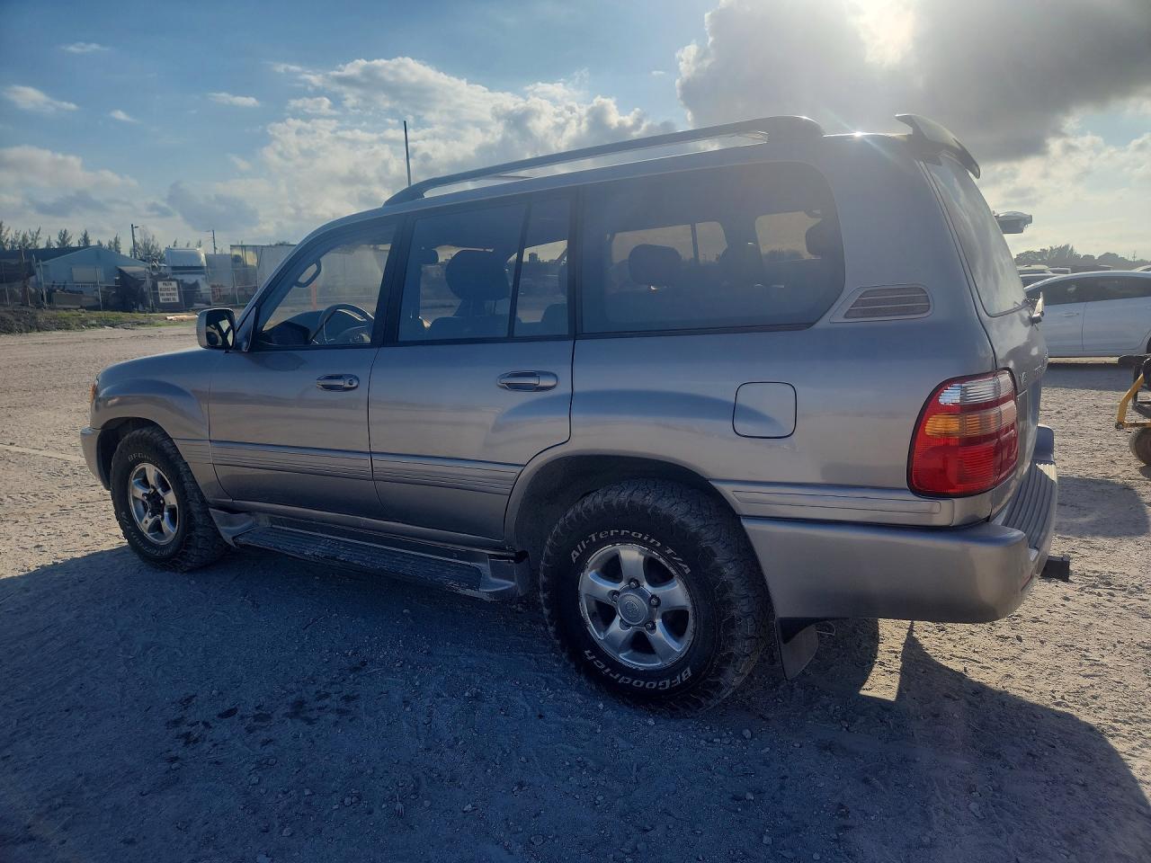 2001 Toyota Land Cruiser Base - Фото 2