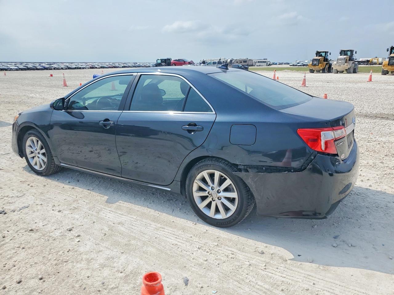 2012 Toyota Camry Xle V6 - Image 2