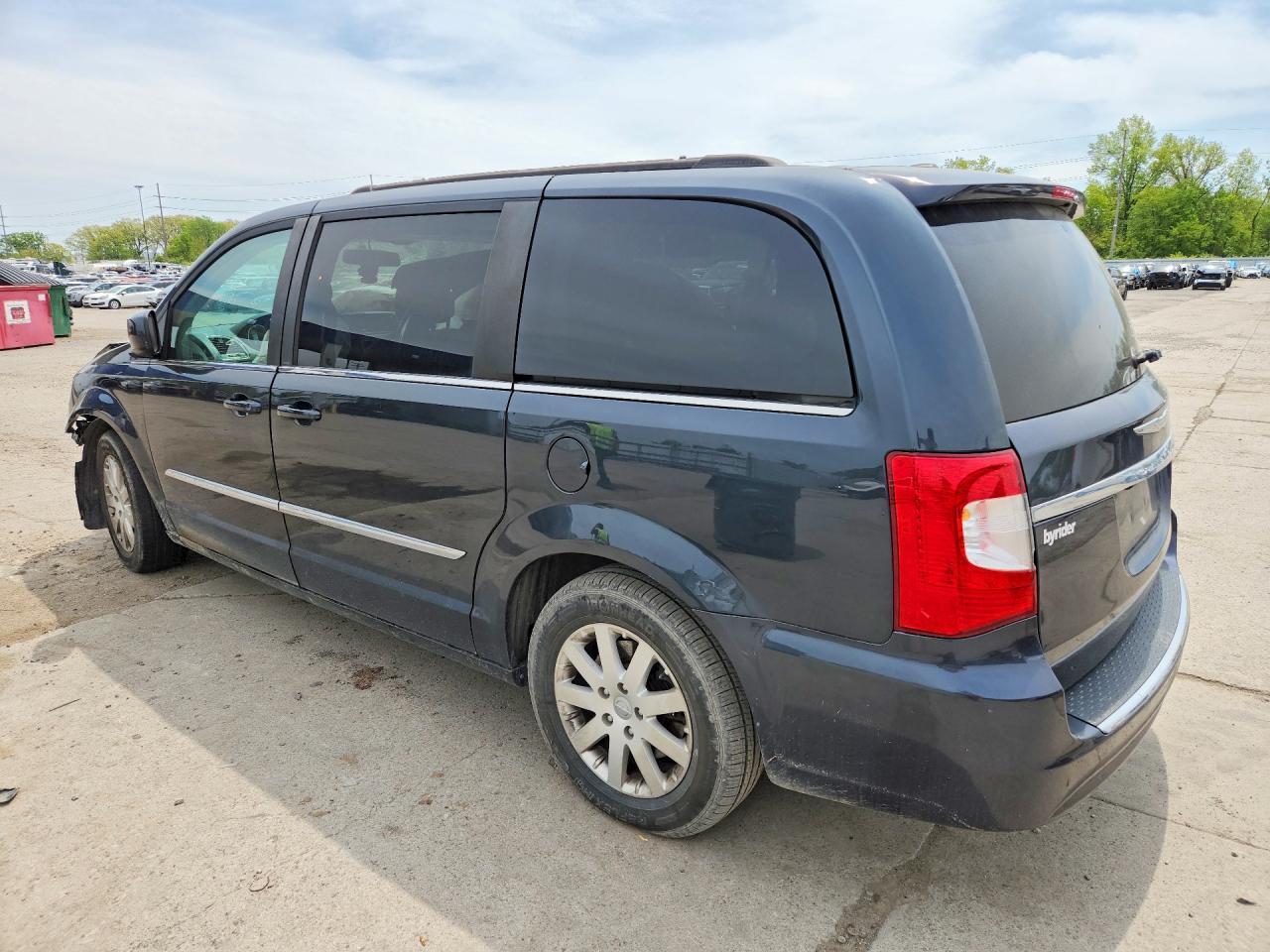 2014 Chrysler Town & Country Touring - Image 2