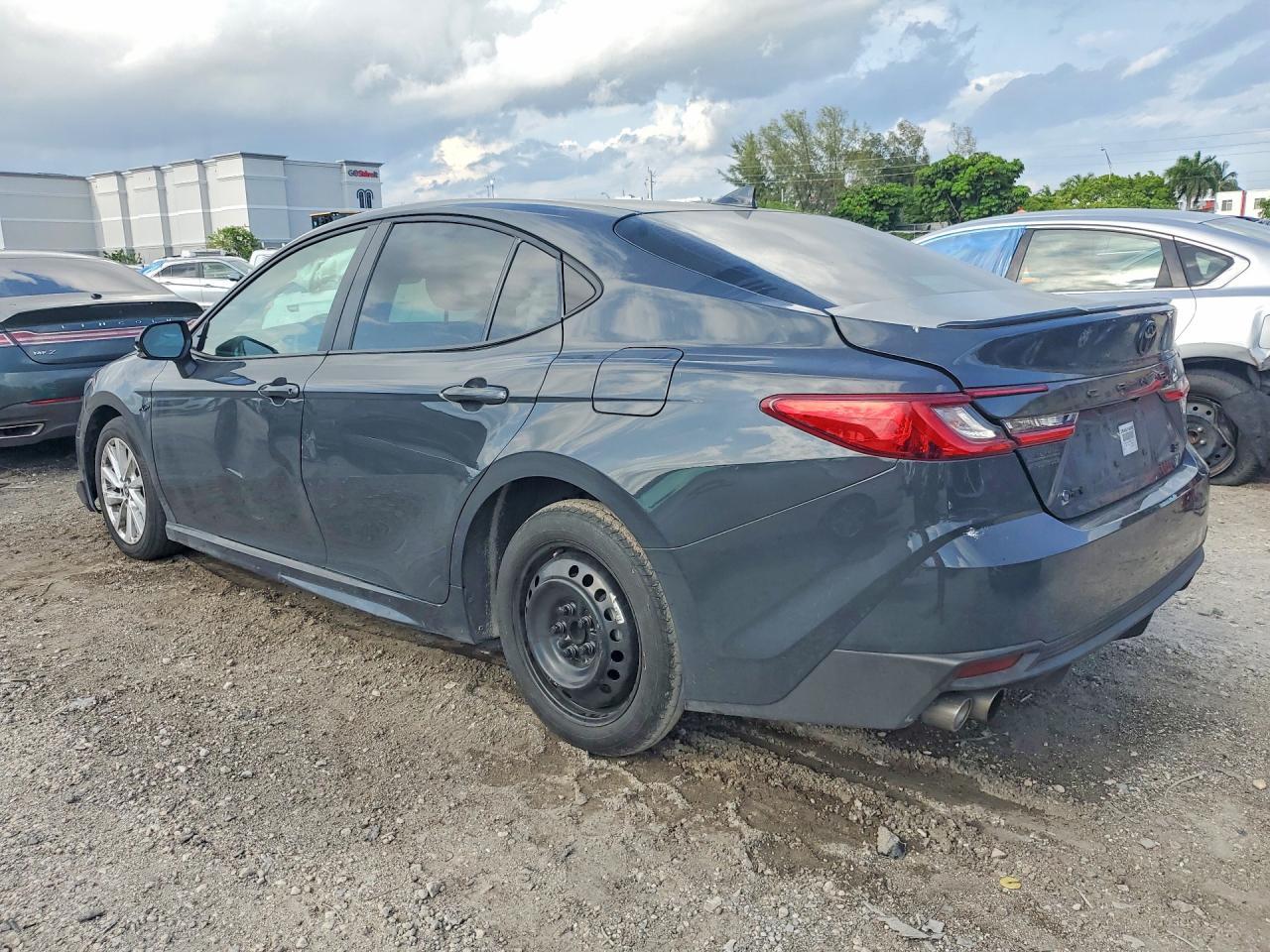 2025 Toyota Camry Se - Фото 2