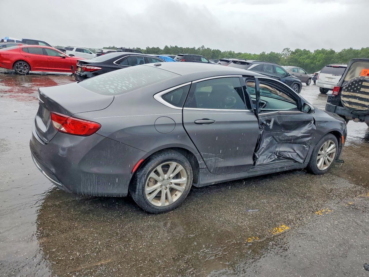2016 Chrysler 200 Limited - Image 3