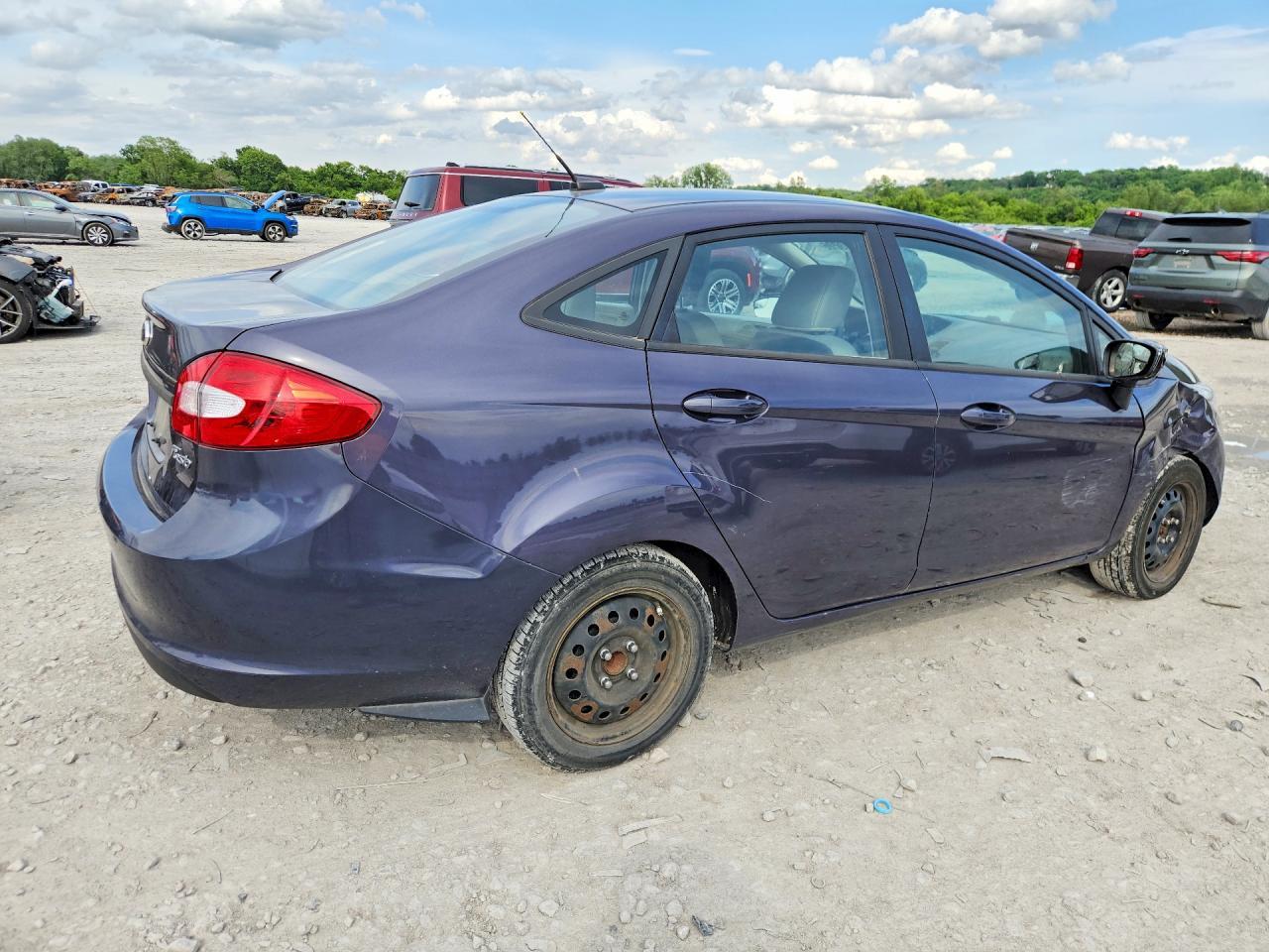 2013 Ford Fiesta - Фото 3