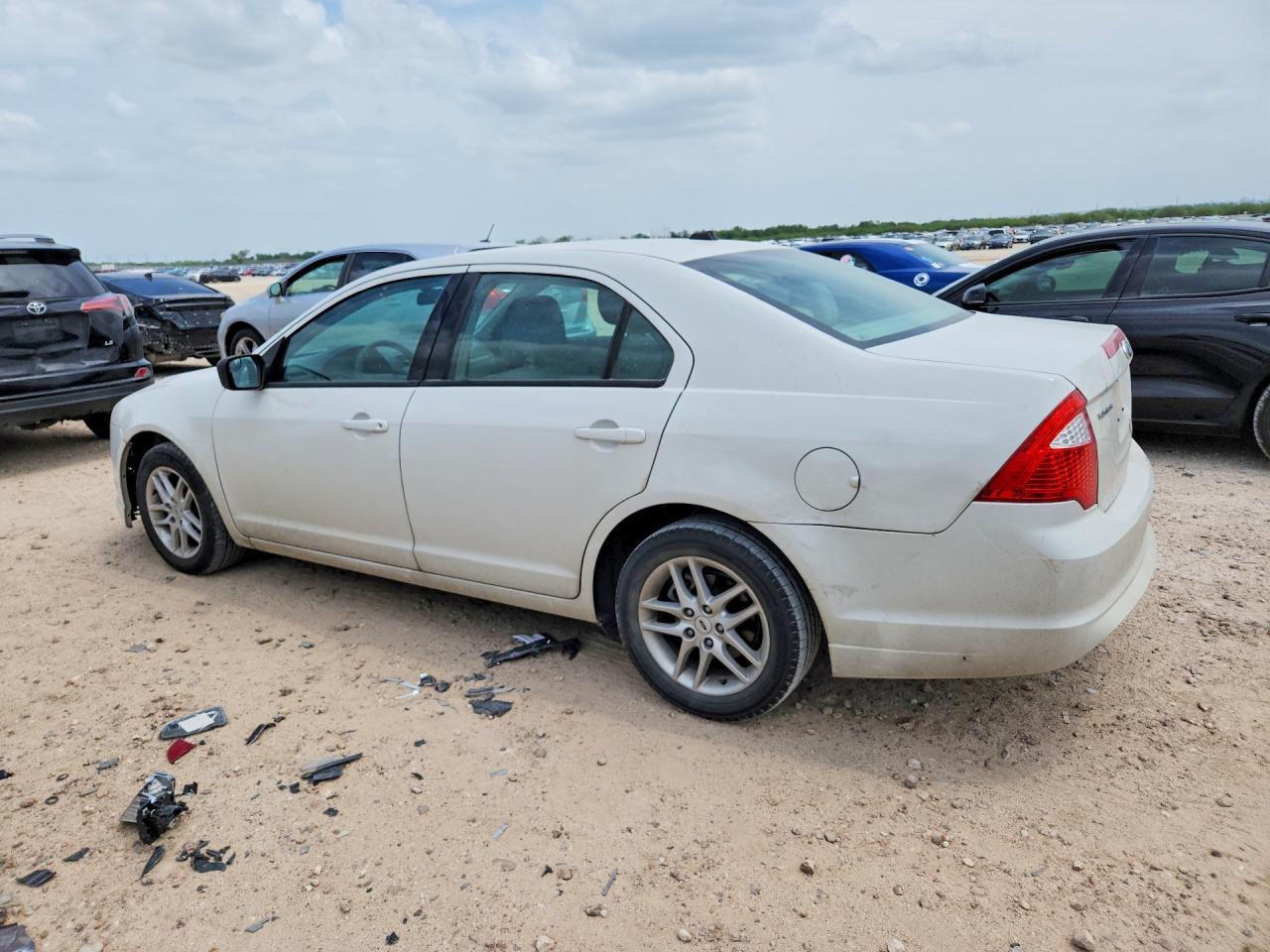 2012 Ford Fusion S - Фото 2