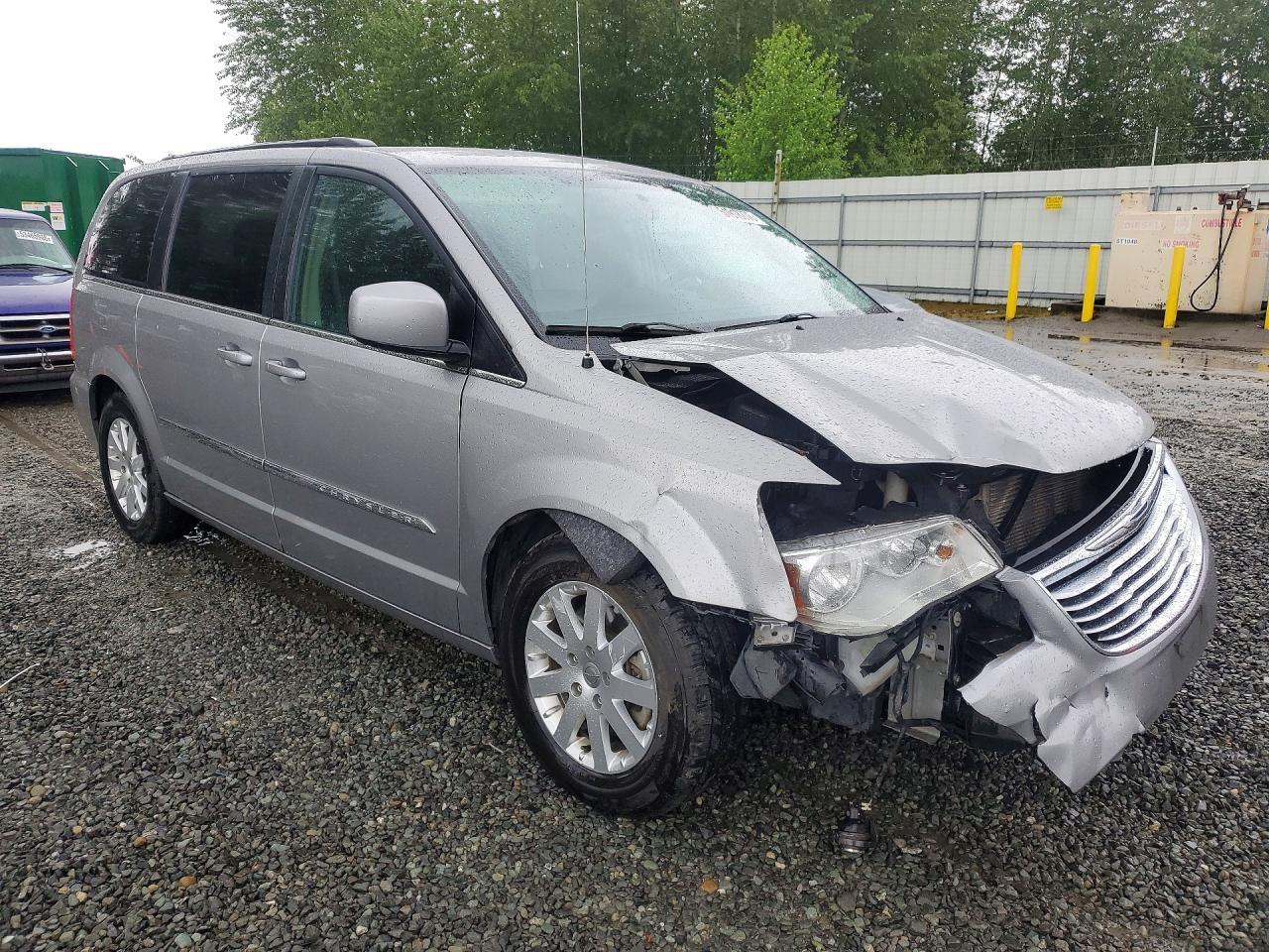 2016 Chrysler Town & Country Touring - Image 4