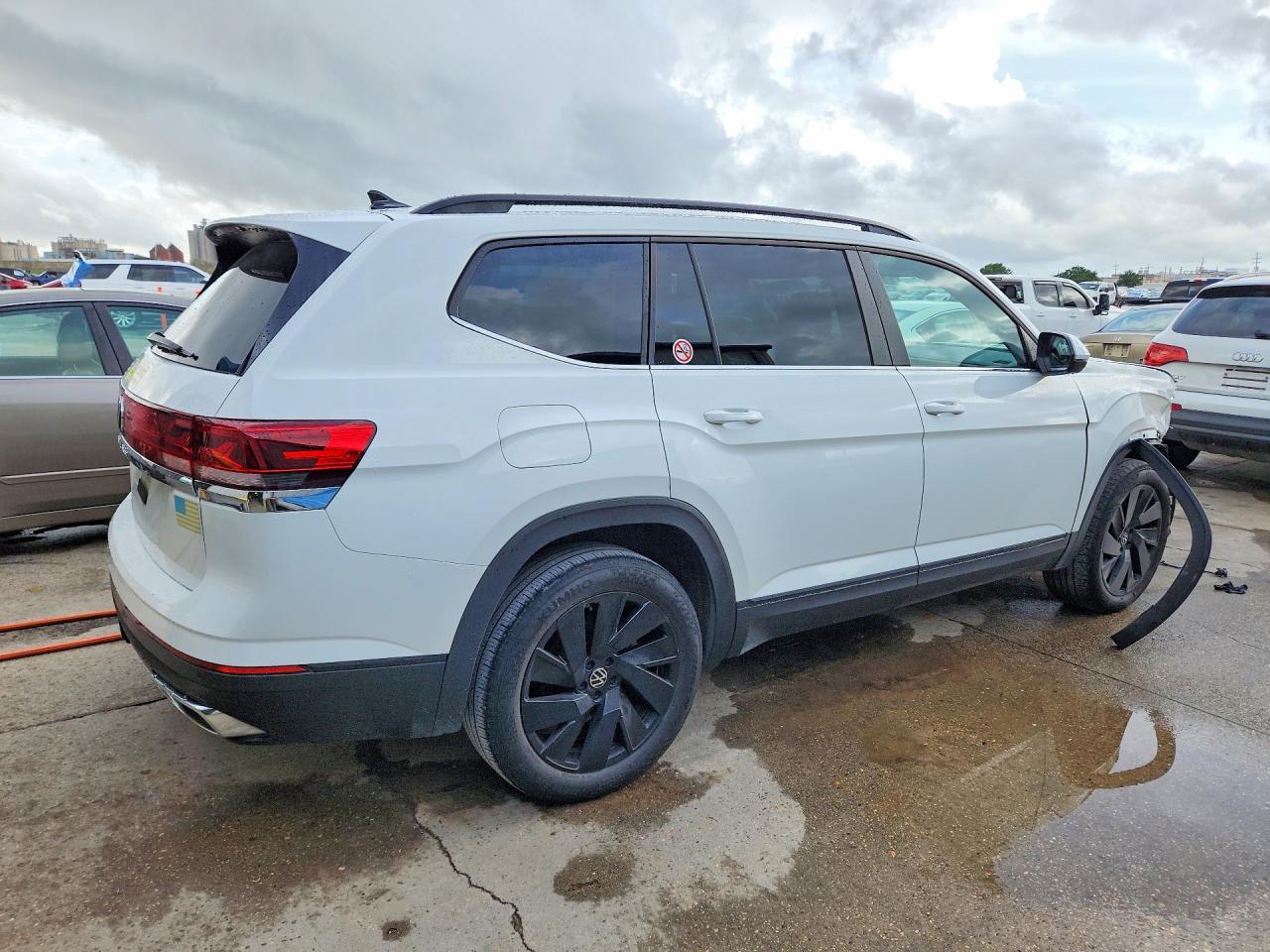 2024 Volkswagen Atlas Se - Image 3