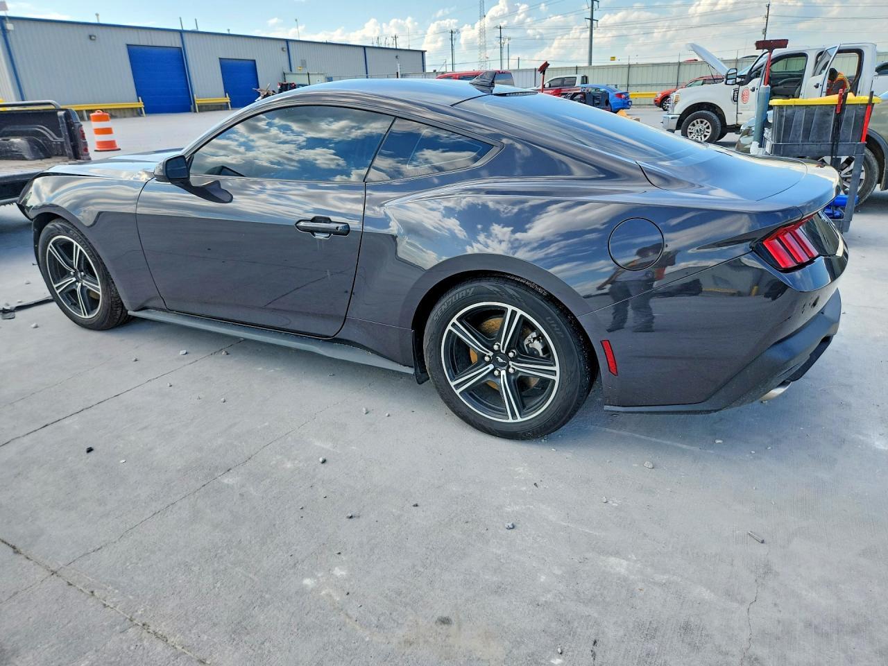 2024 Ford Mustang - Фото 2
