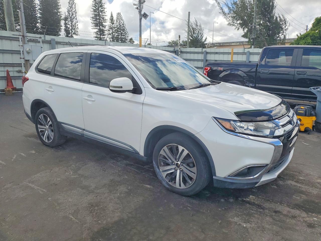 2016 Mitsubishi Outlander Se - Фото 4