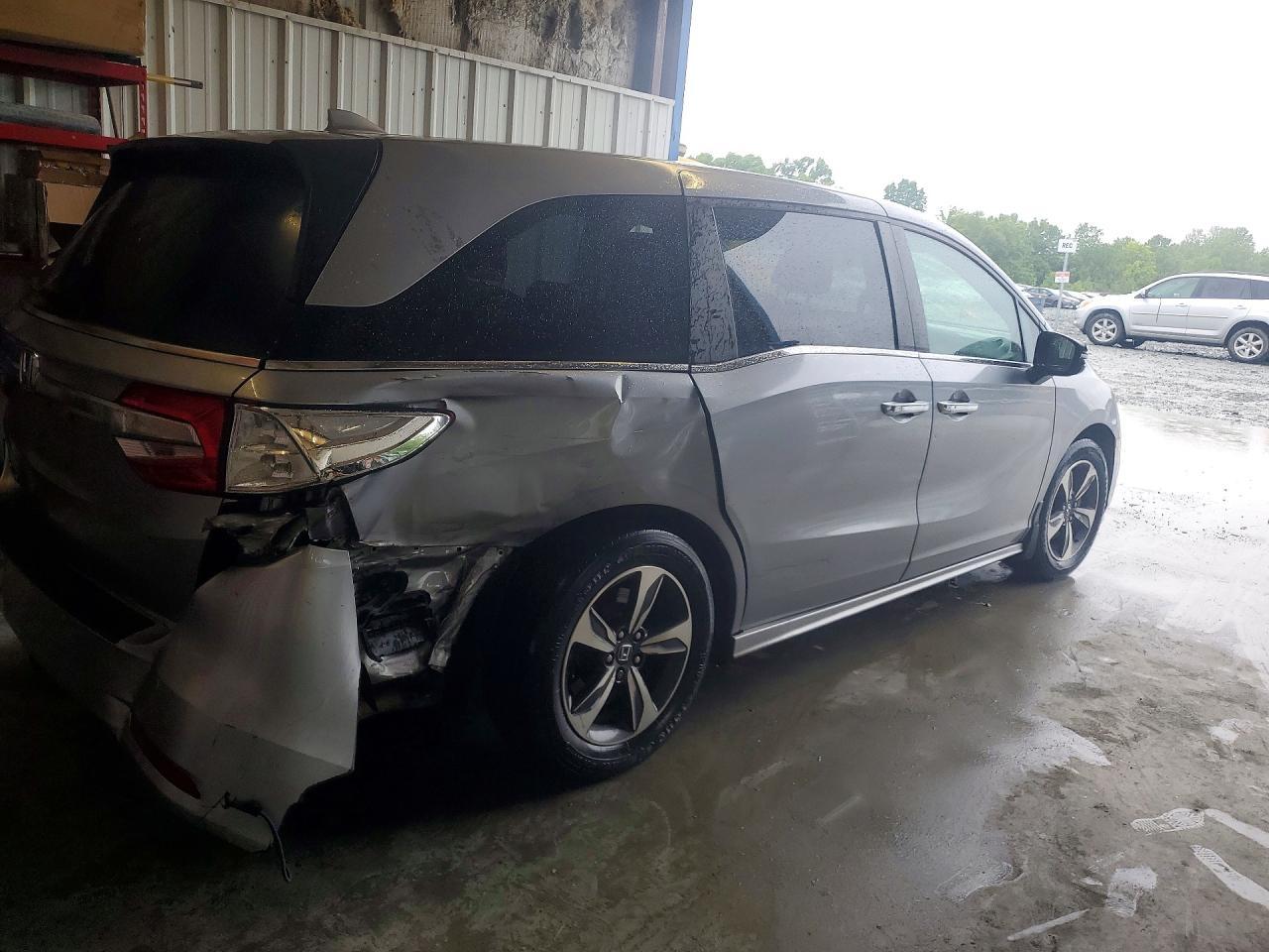 2018 Honda Odyssey Touring - Фото 3