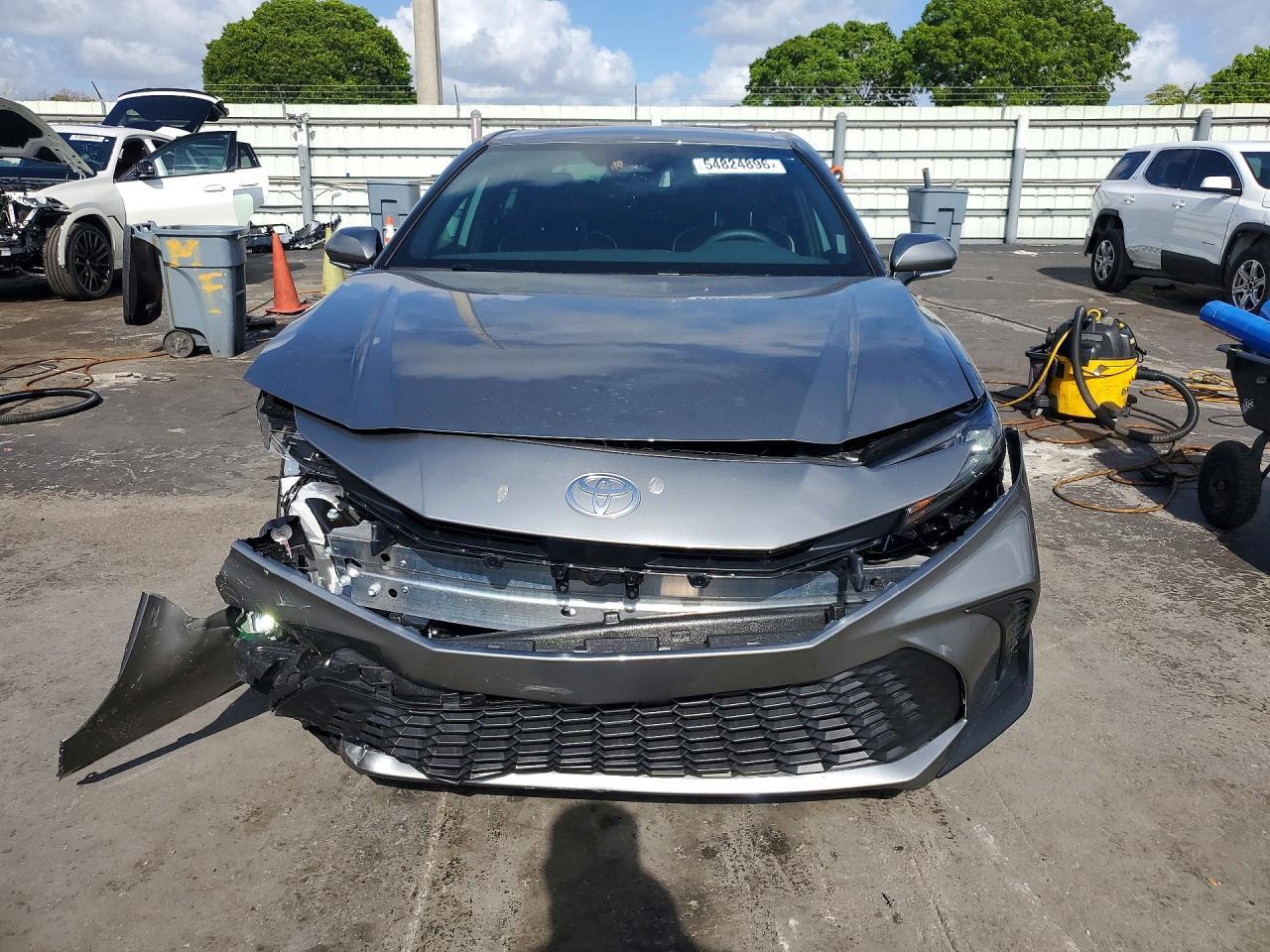2026 Toyota Camry Se - Image 5