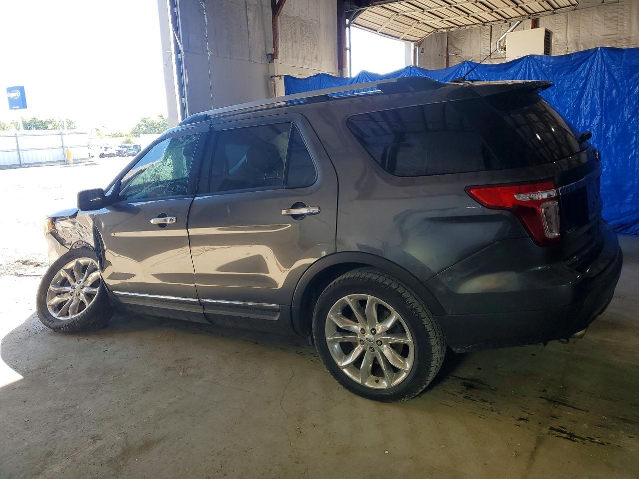 2015 Ford Explorer Xlt - Image 2
