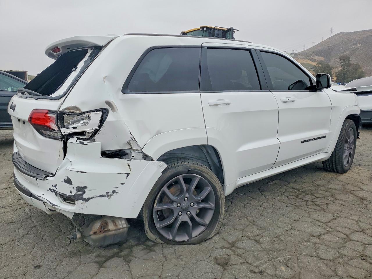 2020 Jeep Grand Cherokee Overland - Image 3