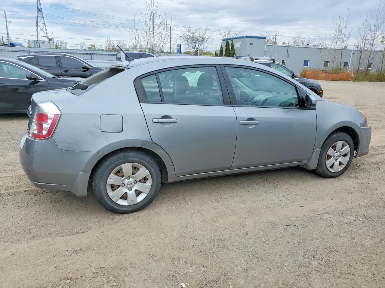 2010 Nissan Sentra 2.0 4Dr - Фото 3