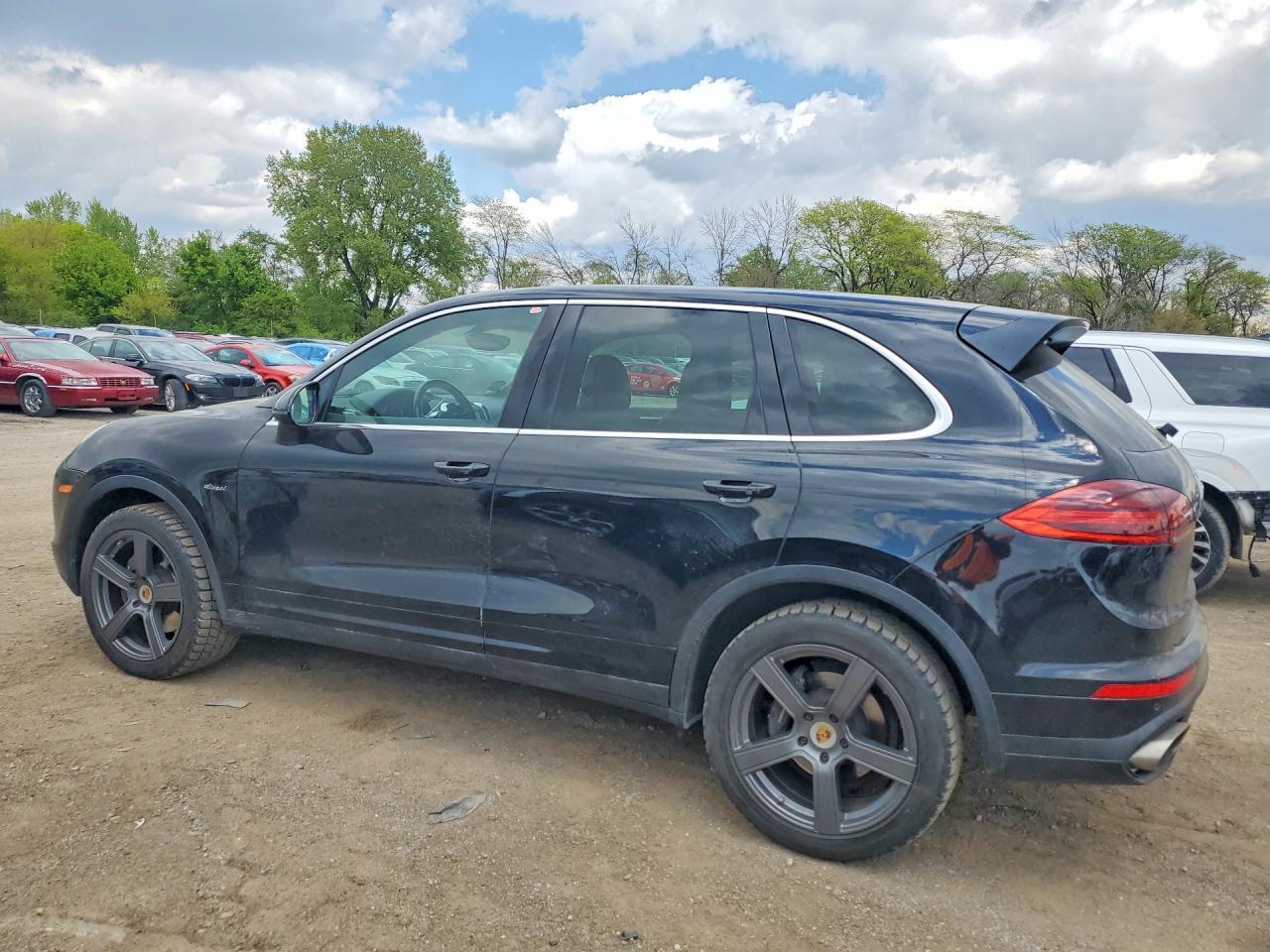 2016 Porsche Cayenne - Image 2