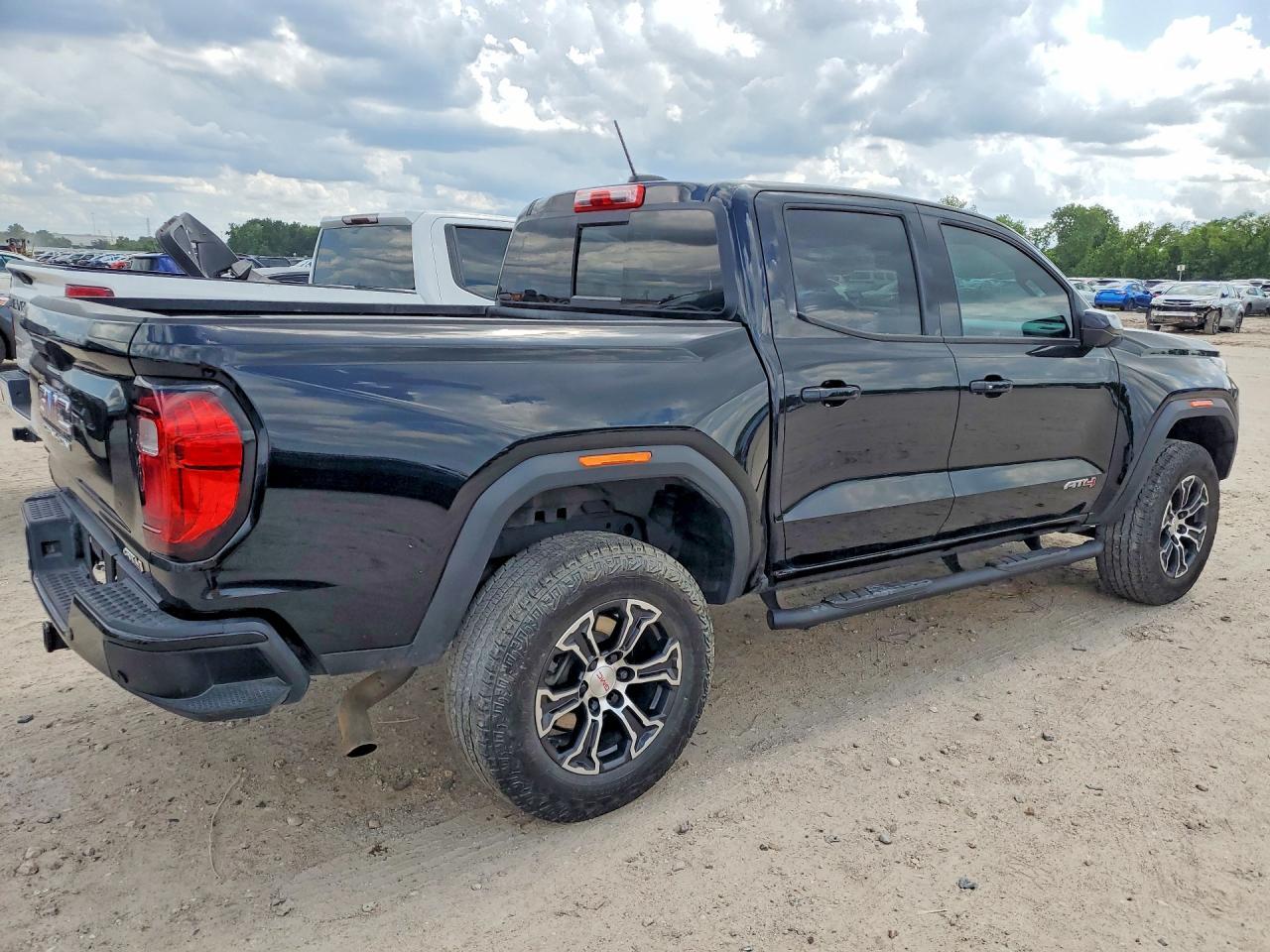 2024 GMC Canyon At4 - Image 3