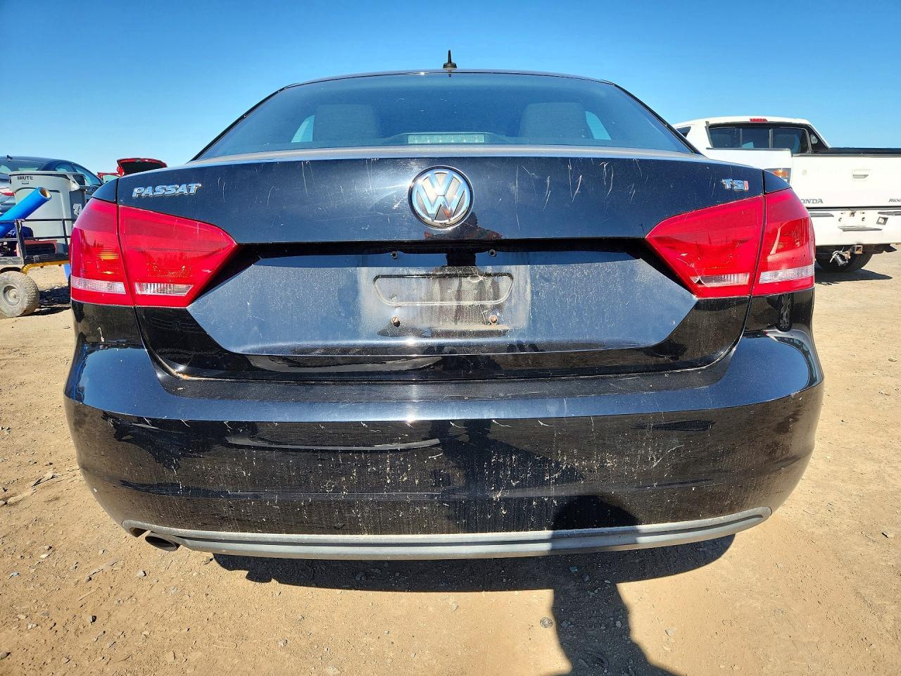 2015 Volkswagen Passat S - Фото 6