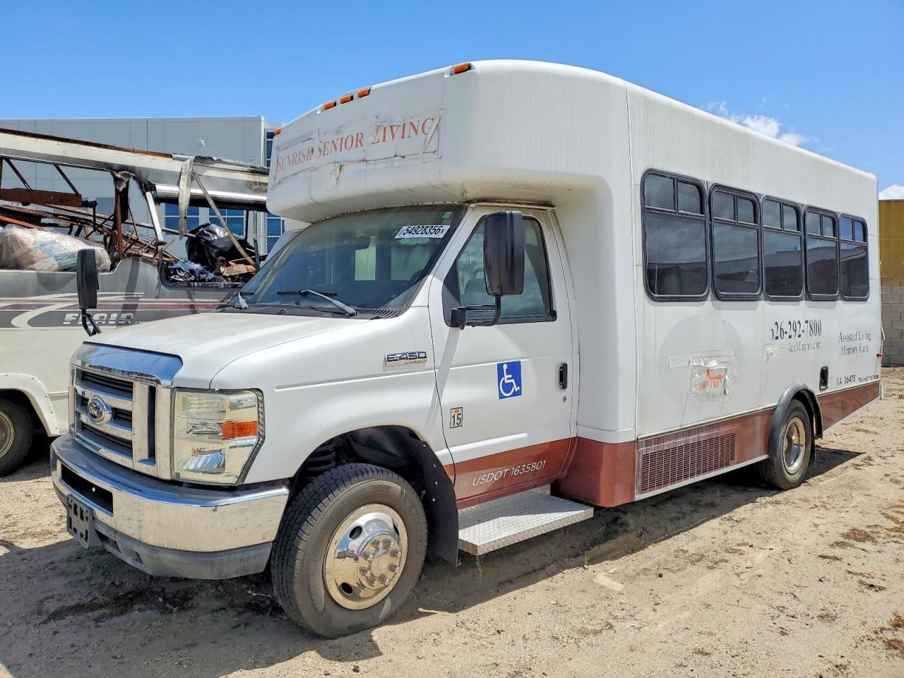 2015 Ford Econoline Wheelchari Shuttle Bus ** Pri Fleet ** - Image 2