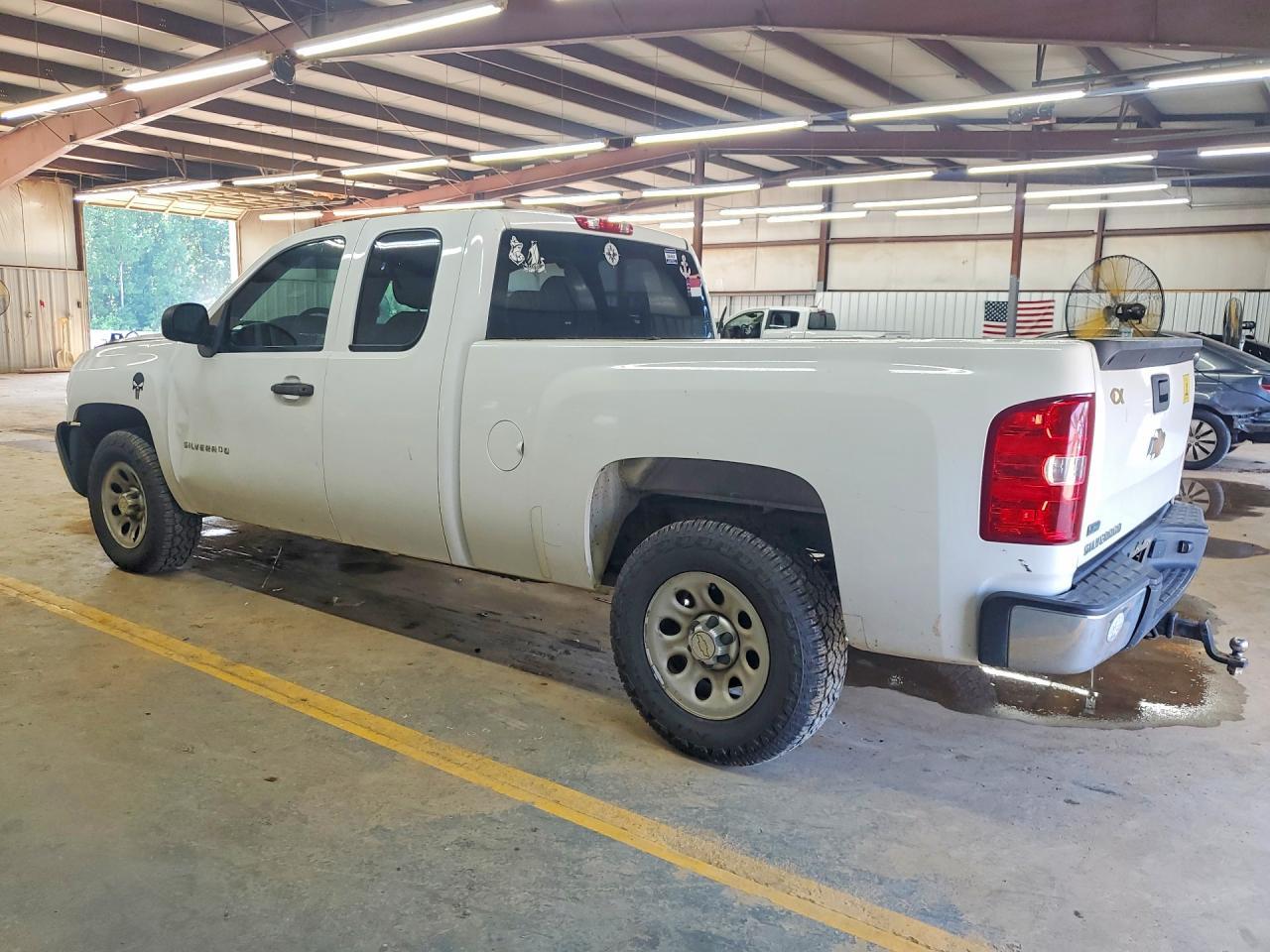 2010 Chevrolet Silverado C1500 - Фото 2