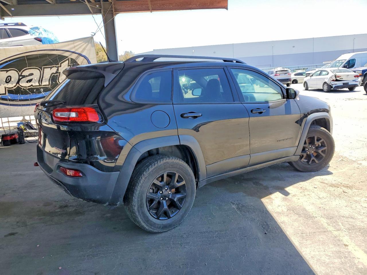 2015 Jeep Cherokee Trailhawk - Фото 3