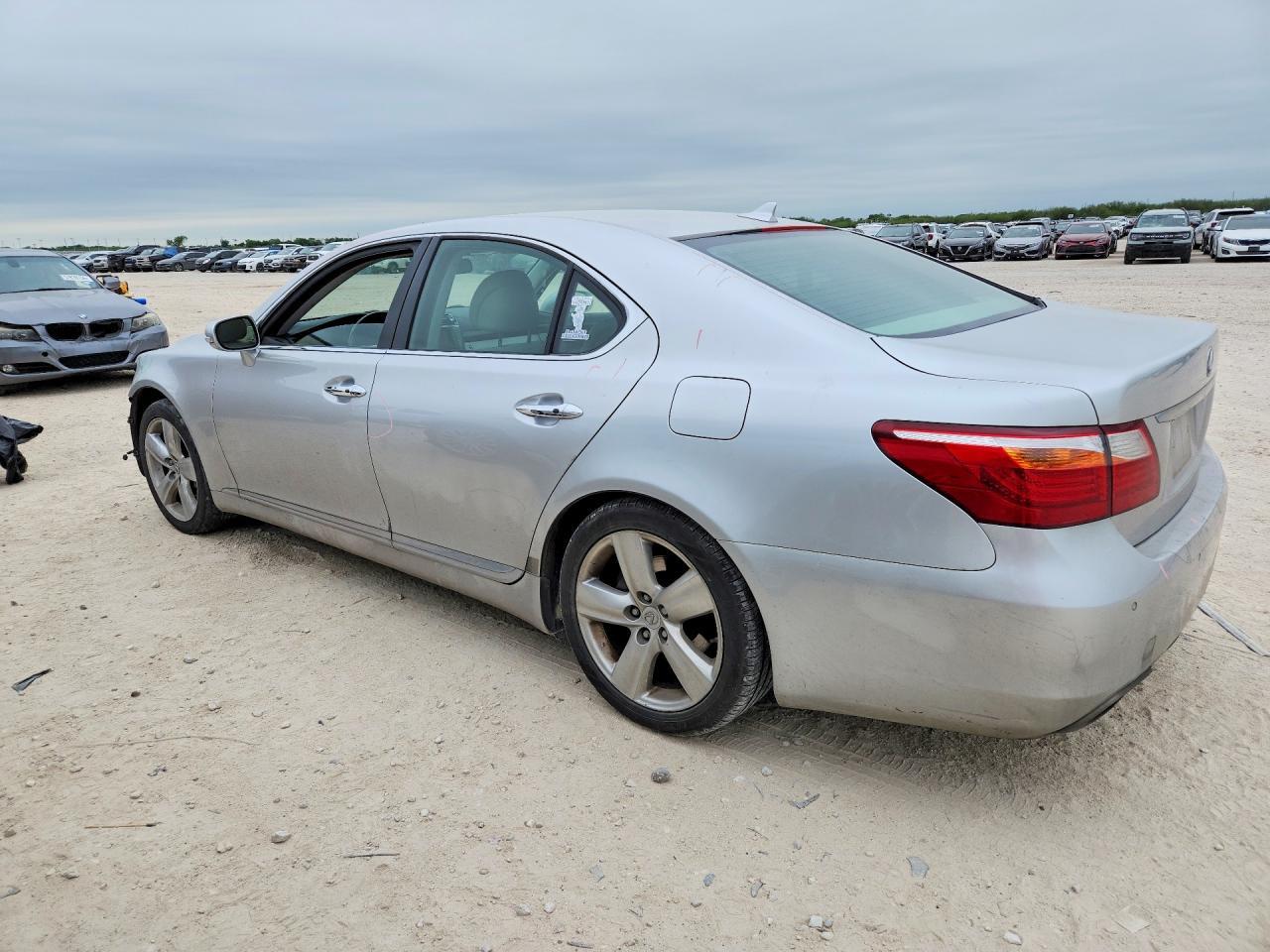 2011 Lexus Ls 460 - Image 2