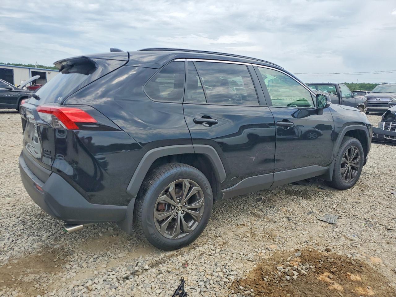 2022 Toyota Rav4 Xle Premium - Image 3