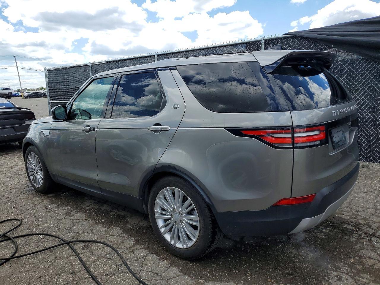 2017 Land Rover Discovery Hse Luxury - Image 2