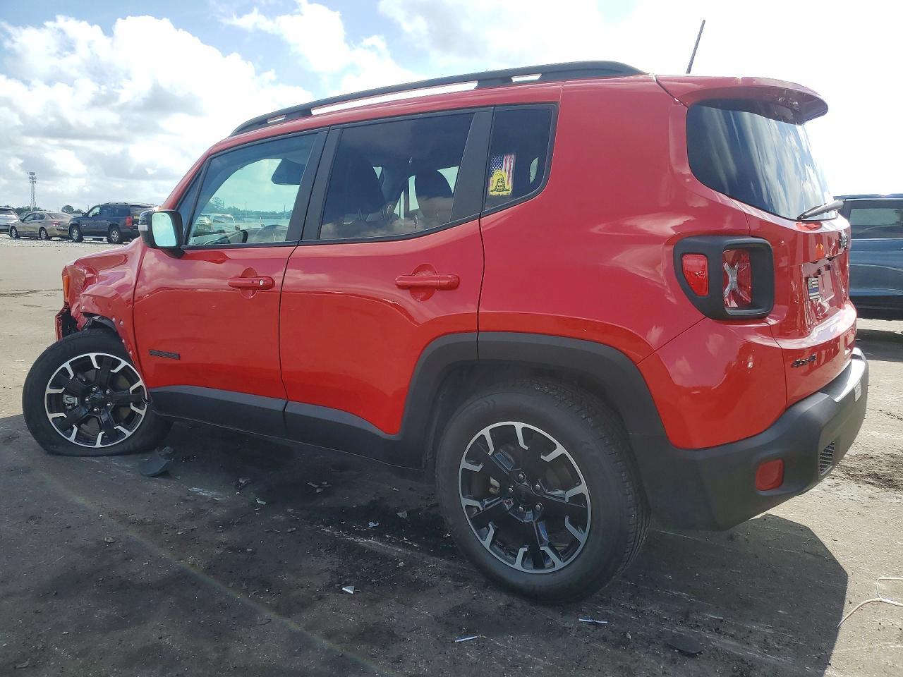 2023 Jeep Renegade Latitude - Image 2