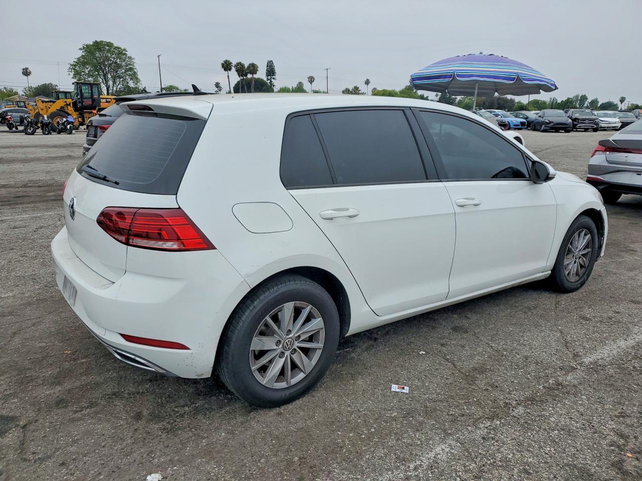 2019 Volkswagen Golf S - Image 3