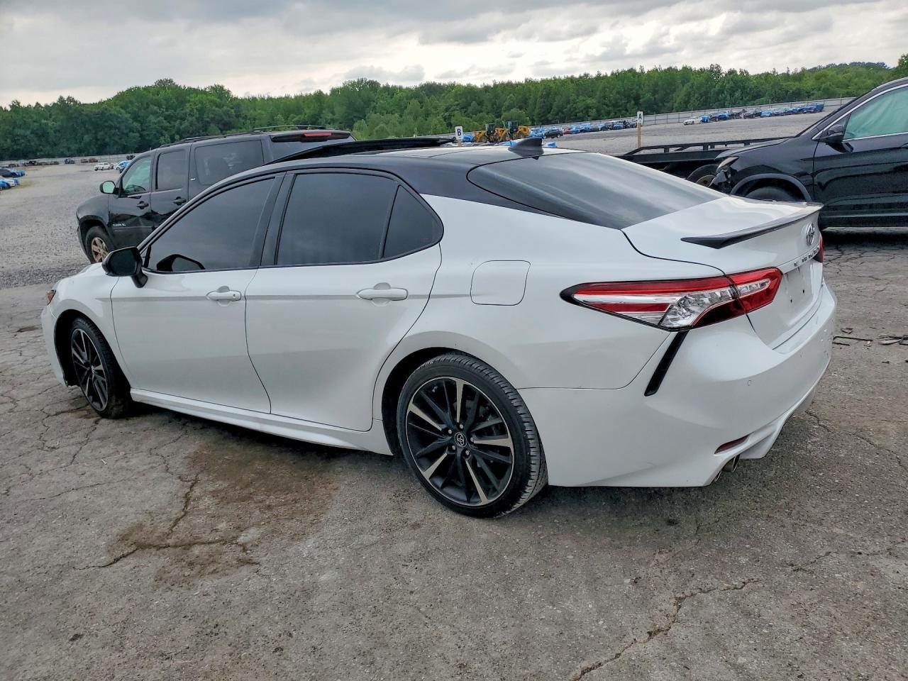 2019 Toyota Camry Xse - Image 2