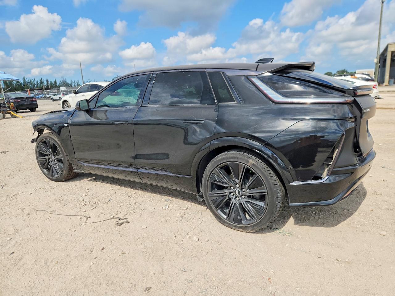 2024 Cadillac Lyriq Sport - Фото 2