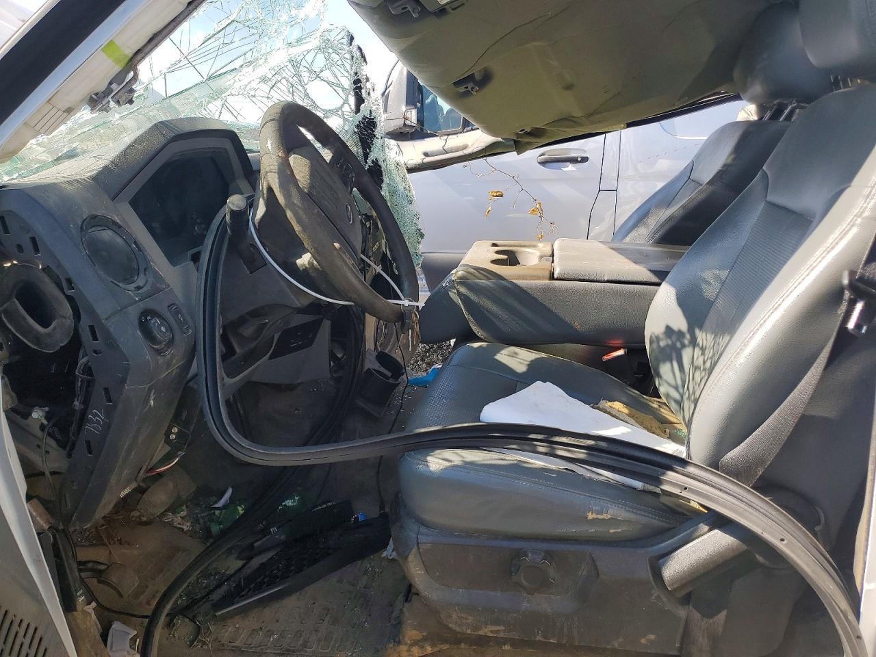 2016 Ford F350 Super Duty - Image 7