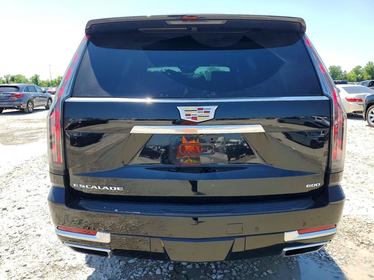 2025 Cadillac Escalade Premium Luxury - Image 6